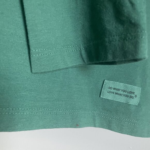 LIFE IS GOOD Black Lab Winter Dog Days Crusher Tee M Green Holiday Santa Hat - Picture 7 of 12